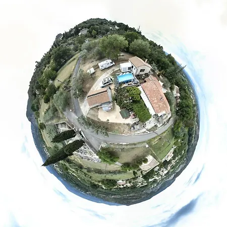 Holiday home Hebergements Des Posas
