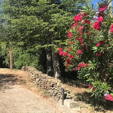 Holiday home Hebergements Des Posas