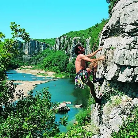 Holiday home Hebergements Des Posas *