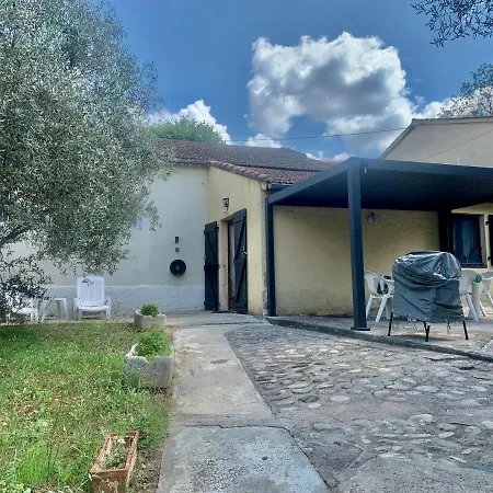 Holiday home Hebergements Des Posas *