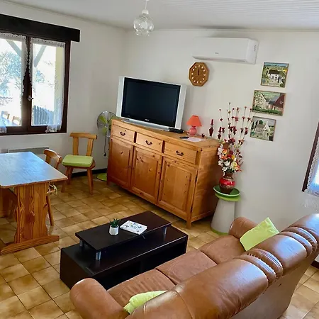 Holiday home Hebergements Des Posas