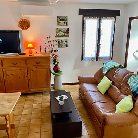 Holiday home Hebergements Des Posas *