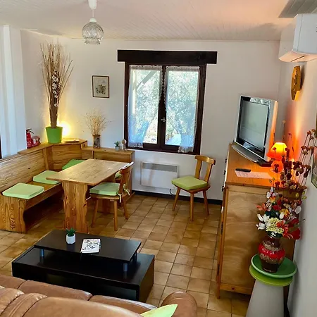 Holiday home Hebergements Des Posas Sampzon